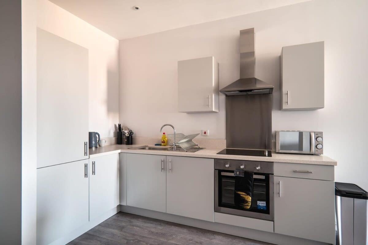 Modern & Spacious 2 Bed Apartment In Waterloo Liverpool Extérieur photo